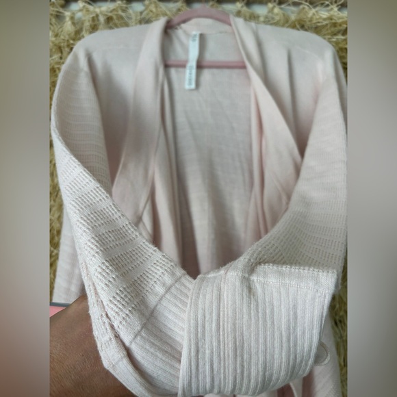 SOLD🚨LULULEMON✨GUC SILKY SOFT✨ Find Your Calm Wrap✨Chantilly✨Size 4 - Picture 9 of 16